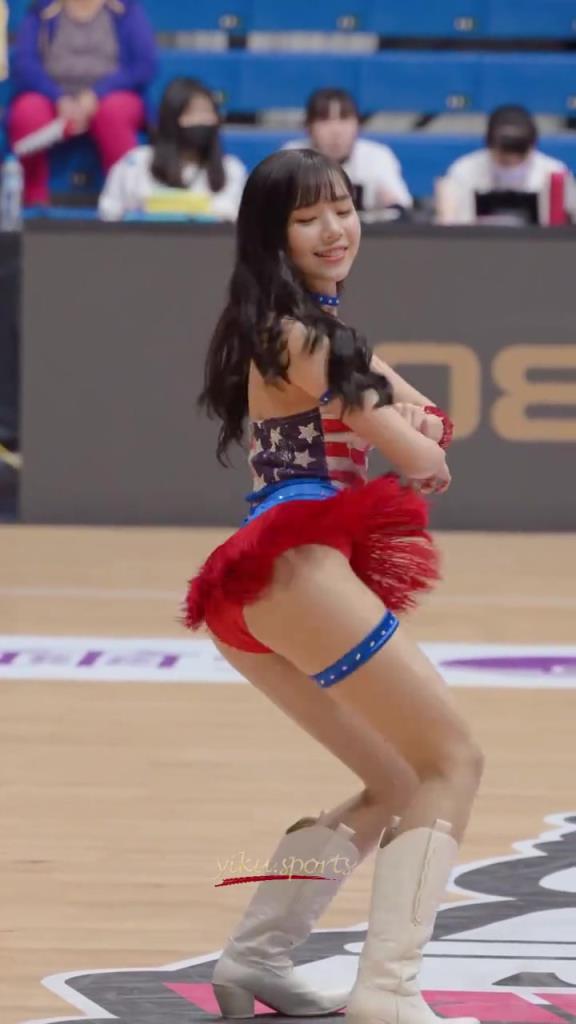 最好的啦啦隊(duì)小姐姐！自信，健康充滿活力！