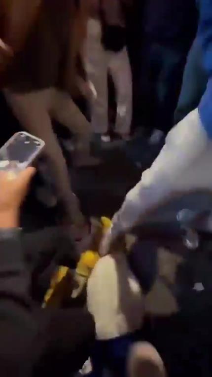 驚！尼克斯大勝步行者后，哈利伯頓遭主場球迷群毆